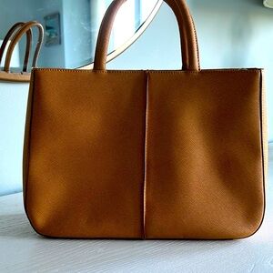 Original HOBO leather tote with the option for crossbody use. Only used once.